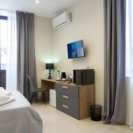 Town House 54 * Катания